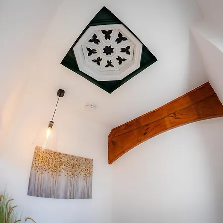 Character, Comfort And Convenience, No 5 Rosedene Mews بيت للعطل *