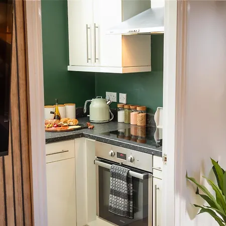 Character, Comfort And Convenience, No 5 Rosedene Mews Feriehus